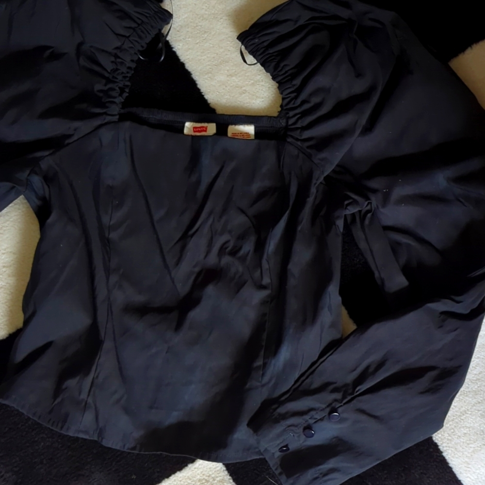 Levi's top